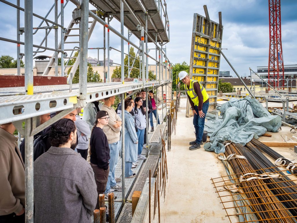 Baustelle statt Hörsaal: Studierende erhalten Einblick in den Rohbau